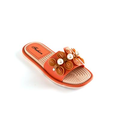 China Massage 2021 Ladies Fashion Soft PVC Slippers Ladies Flat Slippers Toe Ladies Pearl Sandals Open Home for sale