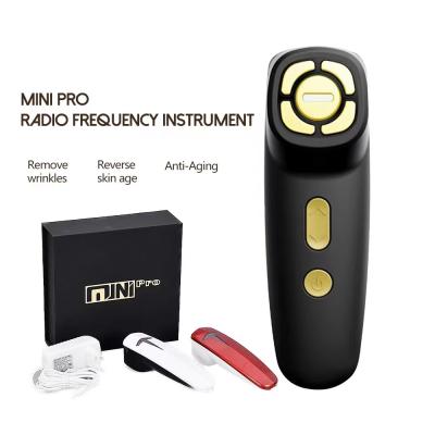 China Skin Tightening 2022 Hot Selling RF Facial Massager Lifting And Tightening Handheld Wrinkle Removal And RF Skin Care Beauty Instrument for sale