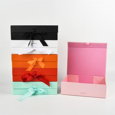 China Recycled Materials Wholesale Biodegradable High Quality Sliver Gift Package Paper Folding Box Blank for sale