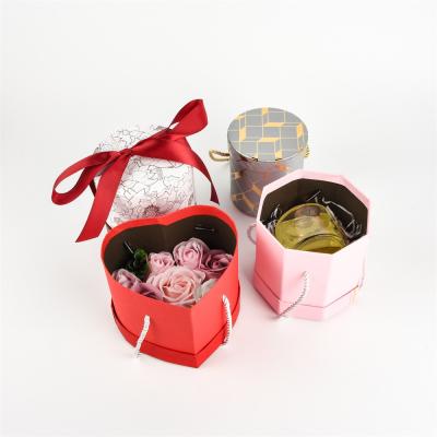 China Recycled Materials Customized Layouts Shaped Gift Packaging Box Luxury Gift Rose Boxes Flower Packaging for sale