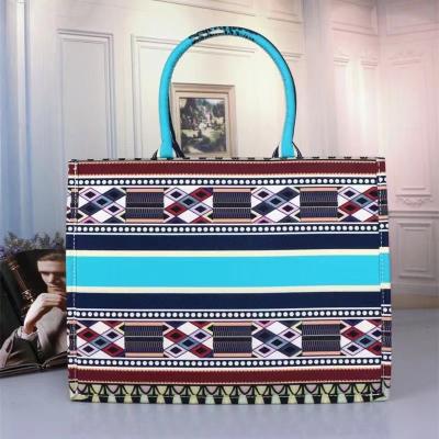 China Fashoion 2021 New Style Luxury Embroidery Women Handbags Large Shoulder Designer Canvas Custom Tote Bags for sale