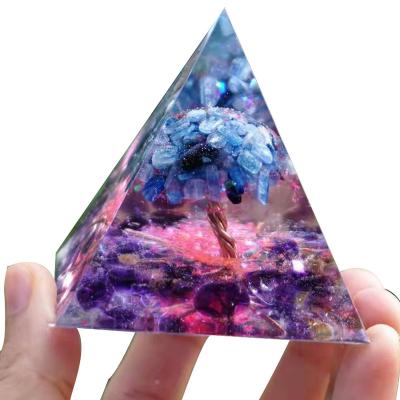 China Art Deco Popular wholesale customized pyramid acrylic resin crystal stone car home tabletop decoration for sale