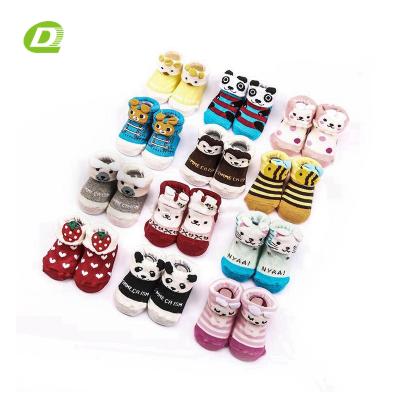 China Viable Lifelike 3d Infant Toy Animal Head DQ-B609 Baby Sock Toys For Baby Socks Animals for sale