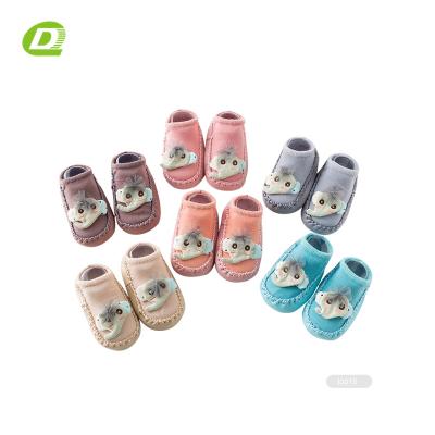 China DQ- I0088 Viable Infant Slipper Baby Boy Shoes and Sandals Home Baby Socks with Leather Sole for sale