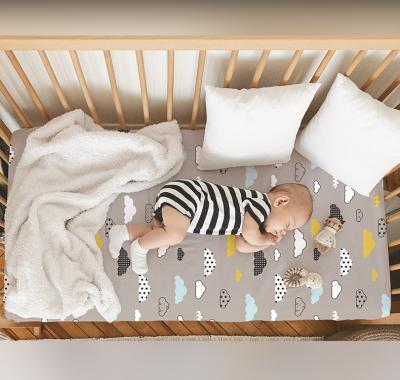 China Custom Printed Newborn Tank Top Anti-Static Knitted 100% Polyester Infant Hutch Fitted Crib Sheet Baby Crib Sheet for sale