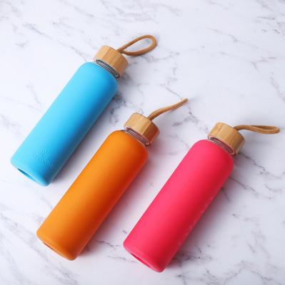 China Sustainable Water Bottle 17 oz l borosilicate glass good quality e cup promotional travel water bottle with bamboo silicone sleeve lid for sale