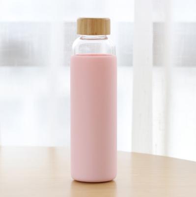 China Sustainable Portable High End Tea Bottle Borosilicate Glass Drinking Bottle With Silicone And Bamboo Sleeve Lids for sale