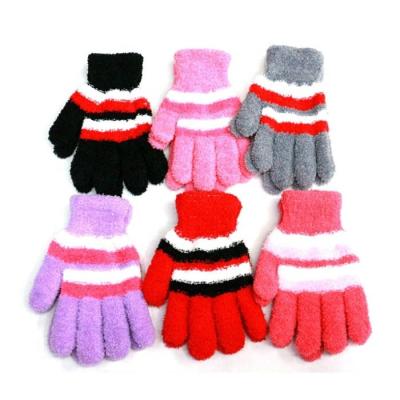 China New Selling Plain HZS-13148 Winter Custom Fashion Soft Warm Soccer Acrylic Stripe Glove for sale