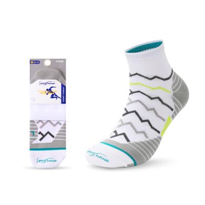 China Supplier Leisure Stripe Athletic Sports Breathable Professional Socks For Badminton for sale