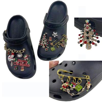 China Clog Hot Sale Bling Crystal Rhinestones Christmas Shoe Charms Metal Shoe Chain Accessories Charm Merry Christmas for sale