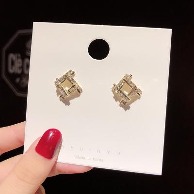 China 2021 New CLASSIC Hollow Out Geometric Stud Earrings For Women Metal Earrings Luxury Trend Jewelry Hanging Fashion for sale