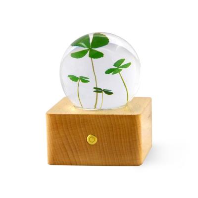 China Beautiful Lucky Sphere Handmade Crafts Acrylic Crystal Ball Night Light With 4 leaf clover for sale