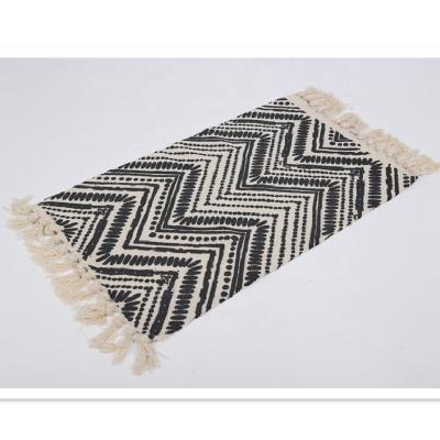 China New Cotton Floor Mats Literary Ethnic Bedside Bath Machine Viable Linen Bohemian Blanket Washable Rugs With Tassels For Home for sale