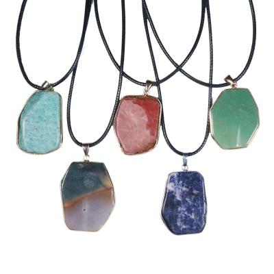 China FASHIONABLE Natural Stone And Gemstone Crystal Necklace For Sale Vintage Crystal Pendant Irregular Flat Natural for sale