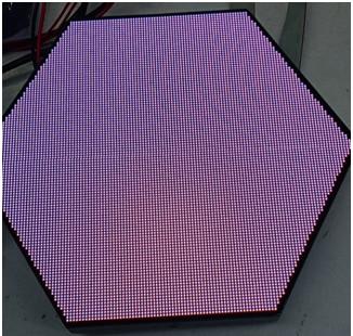 China Display LED hexagonal de forma especial no lineal de corrección de la red de tecnología P2 en venta