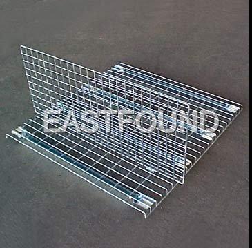 China Divide Wire Decking Into Two Parts Mesh Panel Stand Snap-In Metal Wire Holder Pallet Shelf Divider Shelf Maker for sale