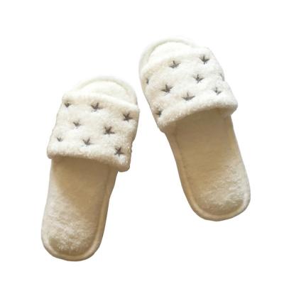 China Fashion Trend Open Toe Indoor Slipper With Star Embroidery Bedroom Slipper Pattern for sale