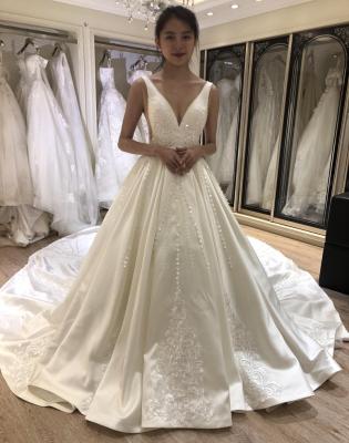 China Breathable Made in China Handmade Beaded Crystal Satin Wedding Dress Royal Train Diamond Ball Gown for sale