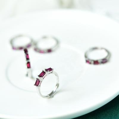 China Romantic Semi Previous Gemstone Garnet Sterling Silver Ring Factory Direct Natural Products for sale