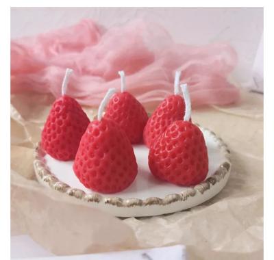 China Birthdays Mate Gift Bulk Strawberry Aromatherapy Candle Natural Handmade Soy Wax for sale