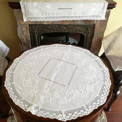 China Durable Rectangle Wedding Banquet Lace Border Embroidery Tablecloth for sale