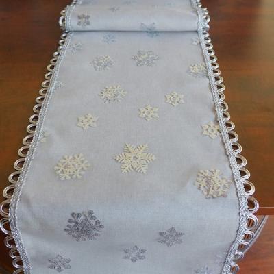 China Modern wholesale cotton canvas embroidered tablecloth for home for sale