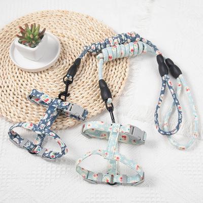 China Reflective Manji Customized Luxury Printed Retractable Harness Buckle Rope Dog Body Cat Pet Collars Leashes for sale