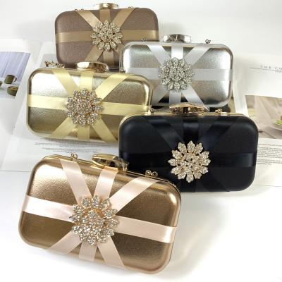 China Popular PU Diamond Crystal Clutch Handmade Rhinestone Flower Evening Clutch Bag for Wedding Personality Purse Rhinestone Clutch Purse for sale