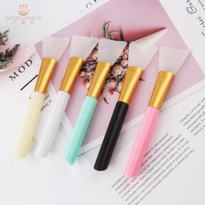 China Plastic Cosmetic Facial Mask Applicator Brush Soft Silicone Makeup Tool DIY Face Mask Brush for sale