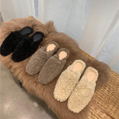 China New Fashion Trend Fashion Soft Comfortable Closed Toe Vegan Shearling Fluffy Lamb Bedroom Slippers For Women for sale