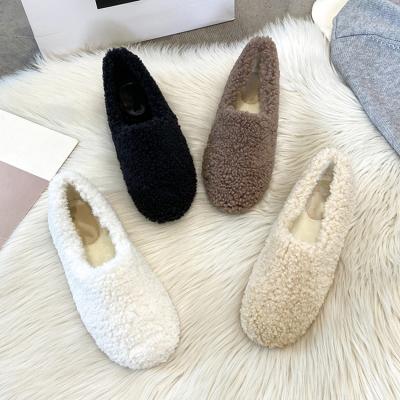 China CUSHIONING New Fashion Custom Made New Fashion Sofy Toe Designer Fluffy Furry Female Comfortable Lamb Fur Closed Indoor Slippers for sale