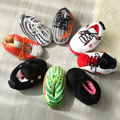 China New Style Trend Fashion Unisex Sneaker Mid Size Indoor Shoes House White Plush Yeezy Slippers For Ladies for sale