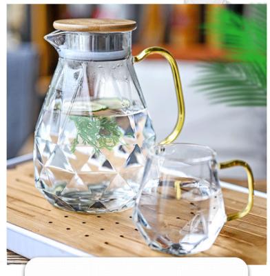 China Sustainable Factory Direct Custom High Borosilicate Glass Diamond Water Pot Set With Wooden Lid for sale