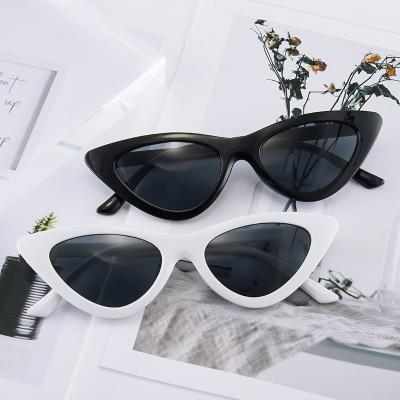 China Small Frame Cat Eye Sunglasses 2022 Small Frame Cat Eye Sunglasses Fashion Simple Sunglasses Triangle Matching Border Lenses for sale