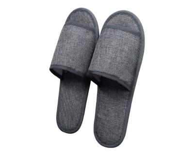 China Breathable Nonwoven Hotel Spa Slippers Black White Black Beauty Salon Slippers Pedicure Spa Slippers Custom Hotel Disposable Slippers For Women for sale