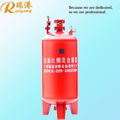 China Compacto de PVC de la vejiga 1 ~ 18m3 de acero rojo de carbono de espuma de la vejiga del tanque con válvula de alivio de presión en venta