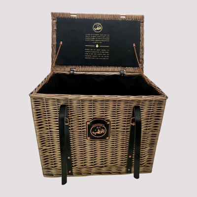 China Feature Woven Cesta Basket Wicker Baskets Christmas Wedding Anniversary Gift Picnic Basket for sale