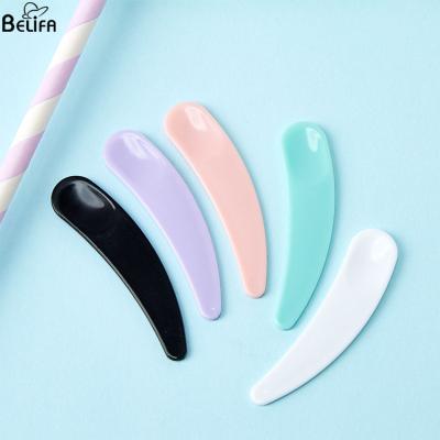 China Diy mask tool cosmetic small mini skincare clay face mask brush spoon applicator pink white plastic facial face mask spatula zu verkaufen