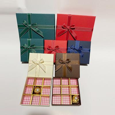 China Recyclable Chocolate Gift Packaging Box Paper Fancy Paper Grids Packaging Food Grade Chocolate Box for sale