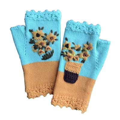 China Comfortable Spring and Autumn Season Sunflower Pattern Embroidery Printing INS Hot Style Gloves Fingerless Gloves for sale