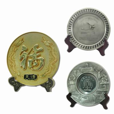 China Custom Europe Decoration Engraved Carving Metal Zinc Alloy Antique Bronze Round 3d Commemorative Souvenir Dish for sale