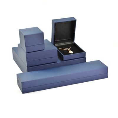 China Recyclable Hot Selling Luxury Satin Lined Jewelry Gift Boxes for sale