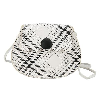 China Fashion PU Travel Plaid Saddle Hot Selling Unique Colorful Magnetic Lock 15*5*13Cm Shoulder Bag For Women for sale