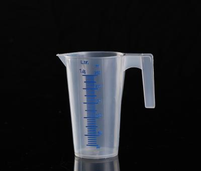 China 250ML Sustainable Food Grade PP Material Plastic Measuring Cup With Handle for sale