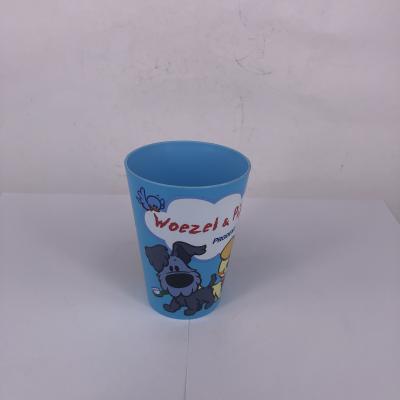 China Sustainable plastic cups with straw 500ML plastic cup with inmold printing for sale