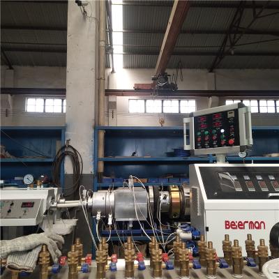 China PIPE 2 cavity 32-50 mm PVC pipe production line for thicker wall thickness 40 diameter 32 50 two outlets 80/156 as main extruder for sale