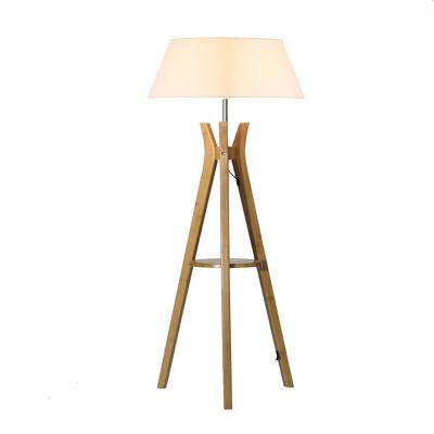 China Molden Factory New Mechanical Strength Lighting Decor Luxury Nordic Modern Corner Floor Lamp Tripod Standing Wooden Floor Lamp for sale