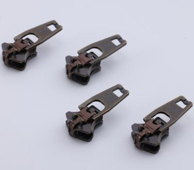 China Auto / Non Lock Good Quality 4.5YG Brass Zipper Sliders For Trellis Garment Zippers for sale