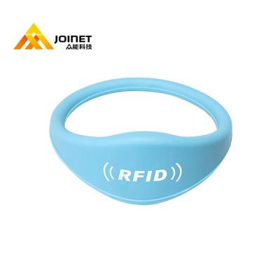 China Factory price 125KHz T5577 RFID waterproof/waterproof rfid silicone rewritable wristbands/universal nfc rfid wristband waterproof wristbands for sale