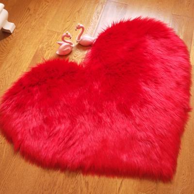 China Non-slip Red Super Soft Plush Heart Shape Blanket Tapetes 3x3 for sale